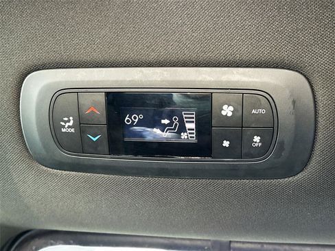 Used 2019 Chrysler Pacifica Touring Plus w/ S Appearance Package image 27