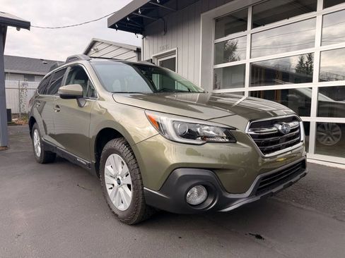 Used 2019 Subaru Outback 2.5i Premium image 2