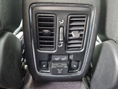 Used 2017 Jeep Grand Cherokee Limited image 32