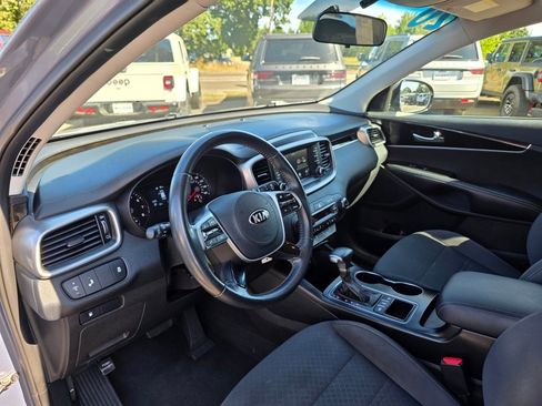 Used 2020 Kia Sorento LX w/ LX I4 Convenience Package image 11