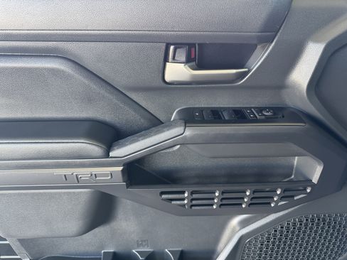 Used 2025 Toyota Tacoma TRD Sport image 9