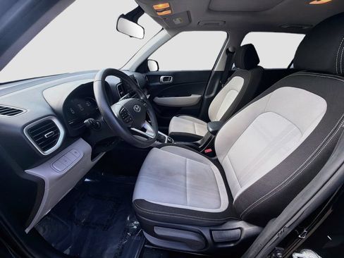 Used 2024 Hyundai Venue SEL FWD image 18