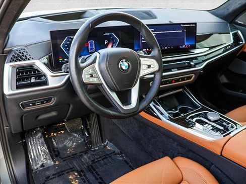Used 2024 BMW X7 xDrive40i w/ Premium Package image 10