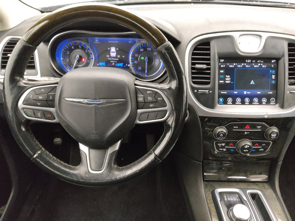 Used 2017 Chrysler 300 C RWD image 22