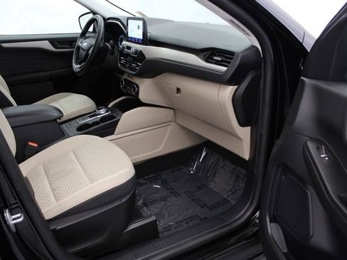 Used 2022 Ford Escape SE w/ SE Sport Appearance Package image 25