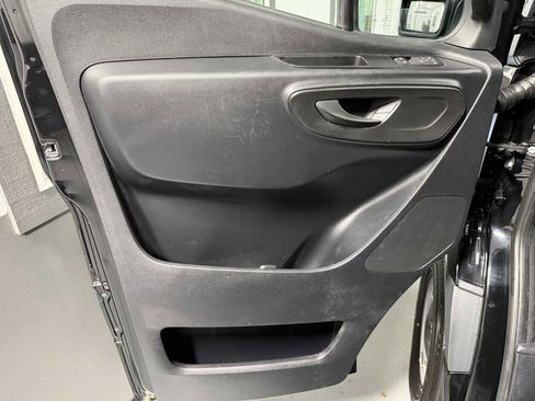 Used 2022 Mercedes-Benz Sprinter 2500 image 12