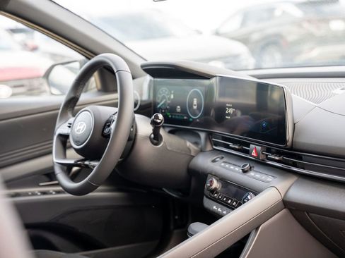 New 2025 Hyundai Elantra SEL image 11