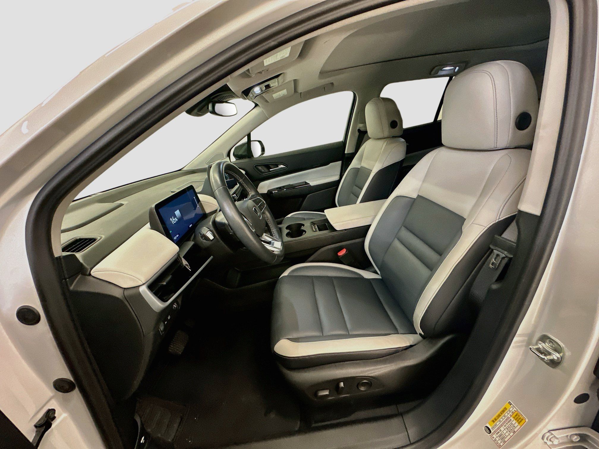 Used 2025 Honda Prologue Touring image 13