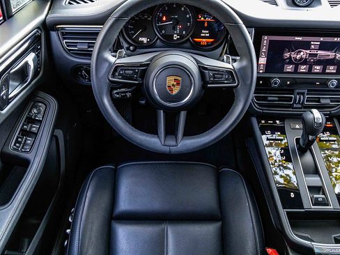 Used 2022 Porsche Macan image 18