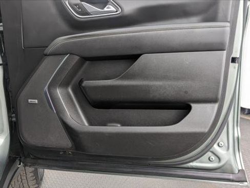 Used 2023 Chevrolet Suburban Premier image 26
