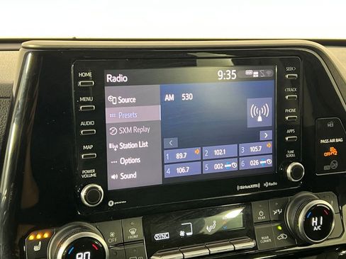 Used 2021 Toyota Highlander XLE image 33