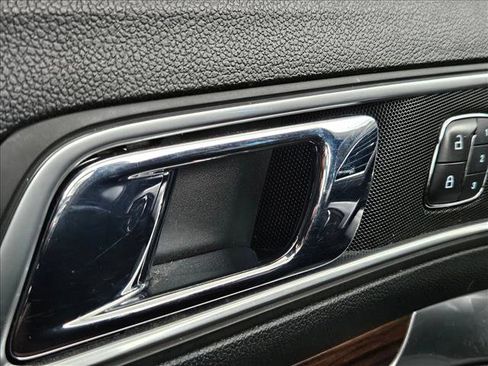 Used 2018 Ford Explorer Limited image 15