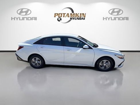 New 2026 Hyundai Elantra SE w/ Cargo Package FWD image 4