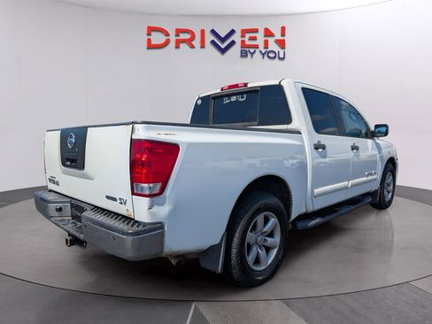 Used 2011 Nissan Titan SV w/ SV Value Truck Pkg image 5