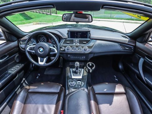 Used 2012 BMW Z4 sDrive35i image 2