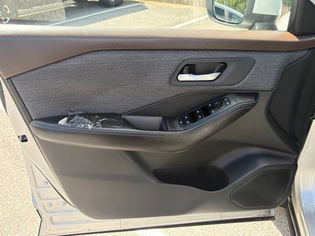 Used 2021 Nissan Rogue SV AWD/4WD image 11