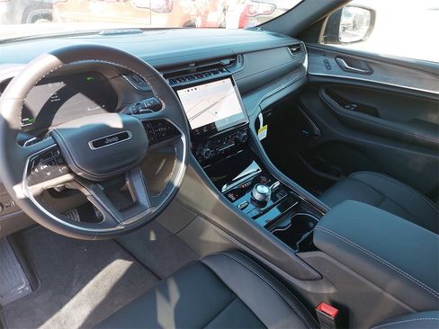 New 2024 Jeep Grand Cherokee Overland w/ Luxury Tech Group IV image 16