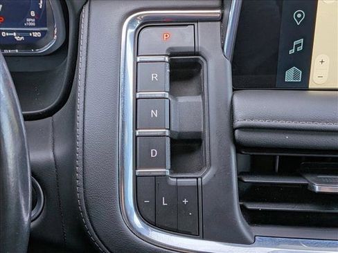 Used 2022 Chevrolet Suburban High Country RWD image 13