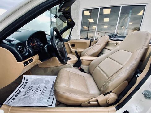 Used 2000 MAZDA MX-5 Miata LS image 18