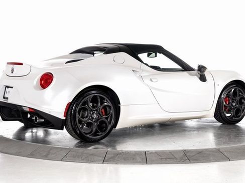 Used 2019 Alfa Romeo 4C Spider RWD image 8