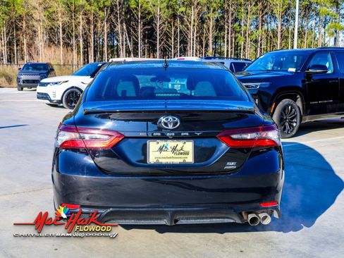 Used 2024 Toyota Camry SE image 6