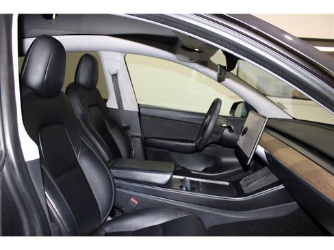 Used 2021 Tesla Model Y Long Range image 25