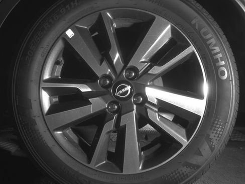 Used 2025 Nissan Versa SV FWD image 14