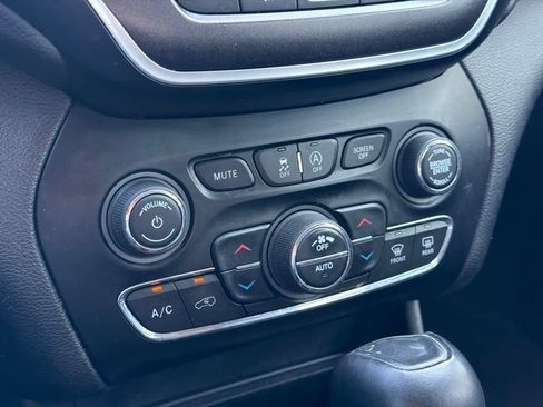 Used 2019 Jeep Cherokee Trailhawk w/ Trailer Tow Group AWD/4WD image 15