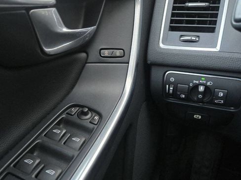 Used 2016 Volvo XC60 T5 Premier image 14