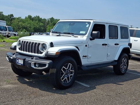 Used 2025 Jeep Wrangler Unlimited Sahara AWD/4WD image 6