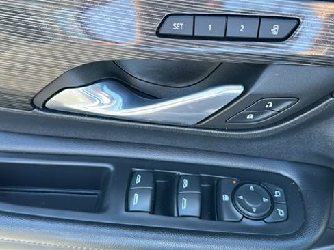 Used 2023 GMC Terrain SLT image 12