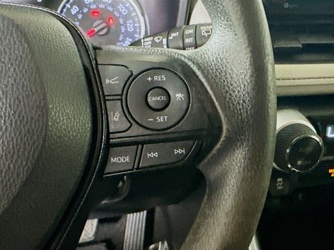 Used 2021 Toyota RAV4 XLE w/ Convenience Package FWD image 17
