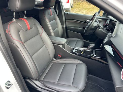 Certified 2024 Chevrolet Trax RS w/ Driver Confidence Package image 23