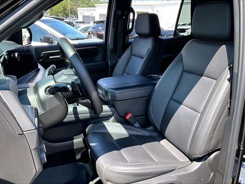 Used 2025 Chevrolet Tahoe Z71 w/ Z71 Off-Road Package AWD/4WD image 21
