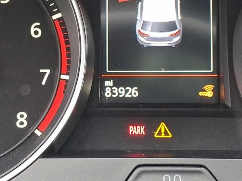 Used 2018 Volkswagen GTI SE FWD image 19