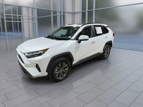 Used 2023 Toyota RAV4 Limited AWD/4WD image 4