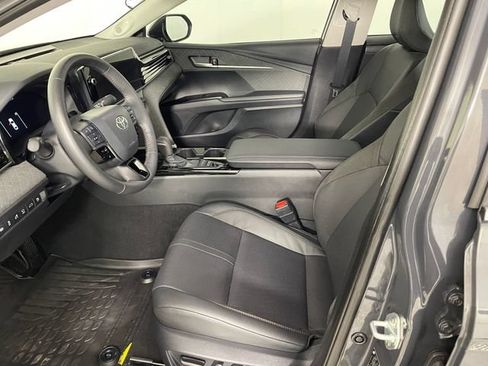 Used 2025 Toyota Camry XLE w/ Premium Plus Package AWD/4WD image 2