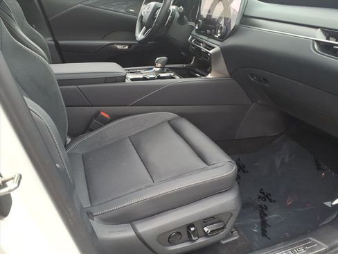 Certified 2024 Lexus RX 450h Luxury w/ Convenience Package image 9