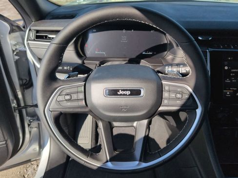 New 2025 Jeep Grand Cherokee Altitude AWD/4WD image 22