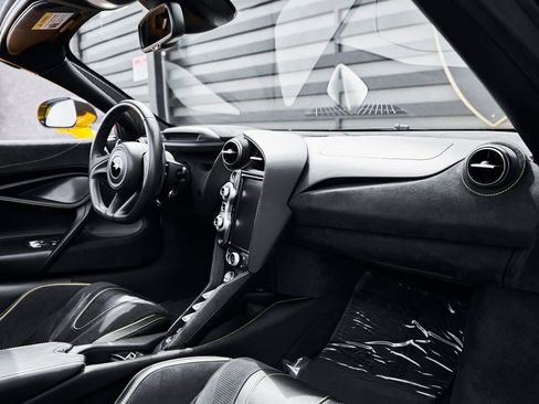 Used 2021 McLaren 720S Luxury RWD image 38