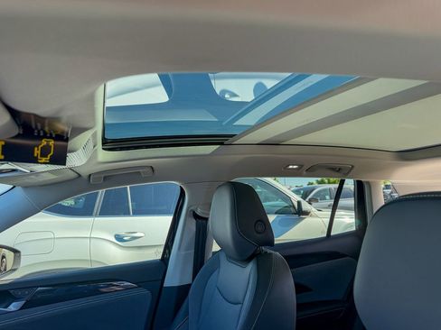 New 2026 Volkswagen Tiguan SE FWD image 22