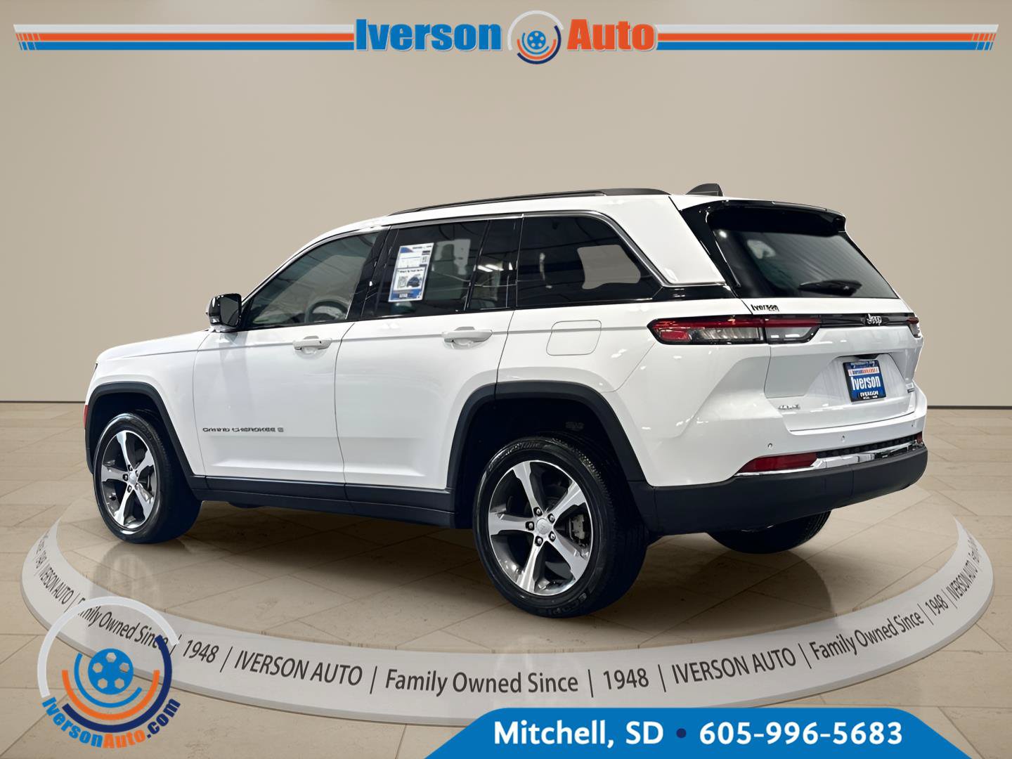 Used 2023 Jeep Grand Cherokee Limited AWD/4WD image 7
