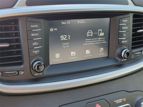 Used 2019 Kia Sorento S image 22