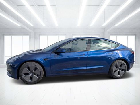 Used 2023 Tesla Model 3 Standard Range image 5