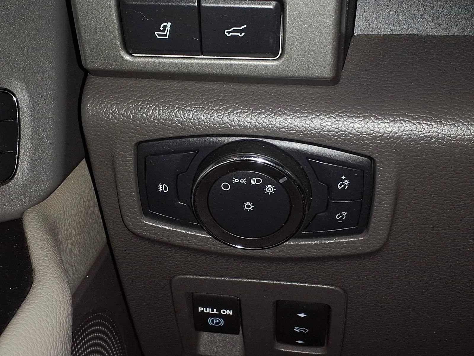 Used 2019 Ford Expedition Max XLT w/ Equipment Group 202A AWD/4WD image 34