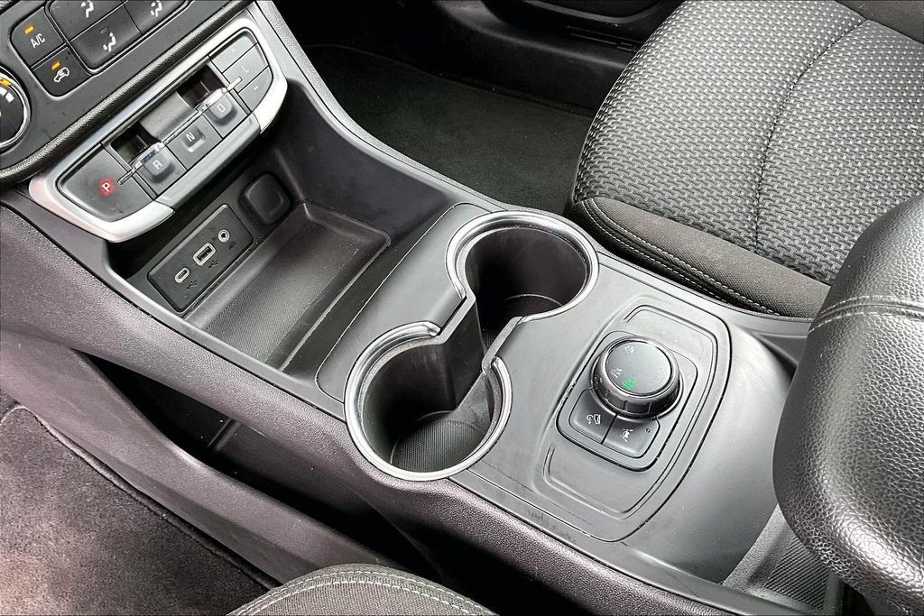 Used 2024 GMC Terrain SLE AWD/4WD image 18