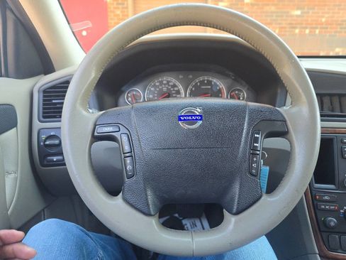 Used 2005 Volvo XC70 image 26