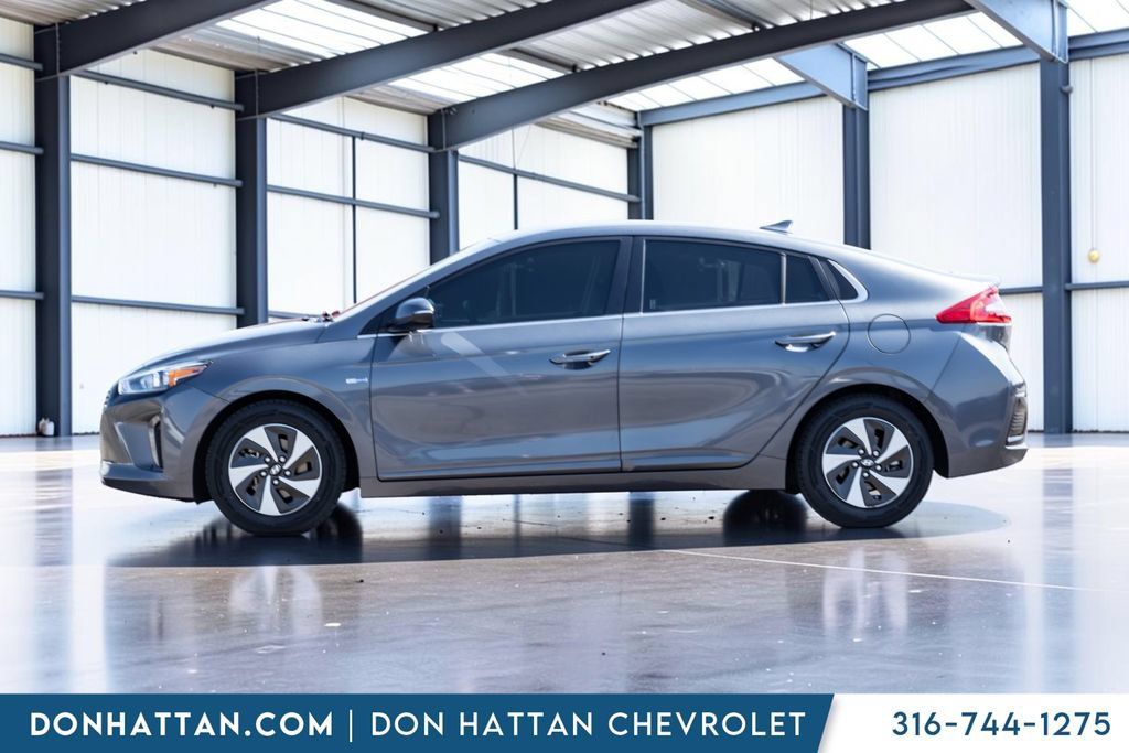 Used 2017 Hyundai Ioniq SEL FWD image 3