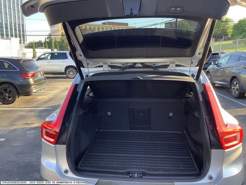 Used 2019 Volvo XC40 T5 Momentum AWD/4WD image 10