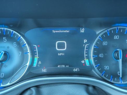 Used 2025 Chrysler Pacifica Select image 18